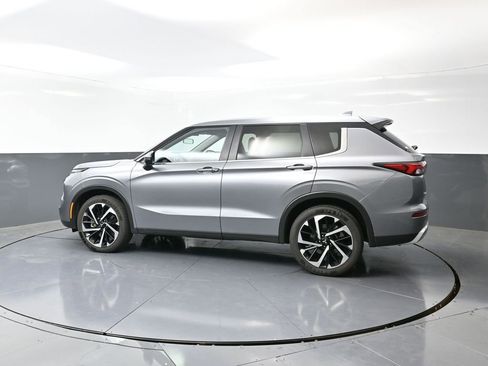 Used 2024 Mitsubishi Outlander SE image 11