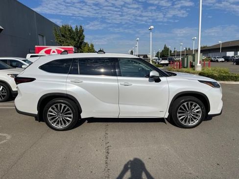 Used 2025 Toyota Highlander Limited AWD/4WD image 3