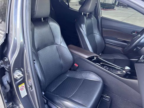 Used 2019 Toyota C-HR Limited image 18