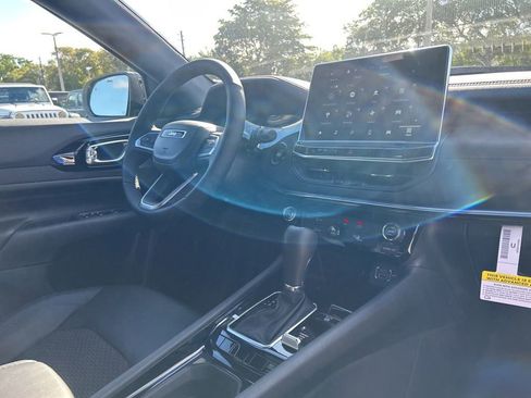 New 2026 Jeep Compass Latitude image 24