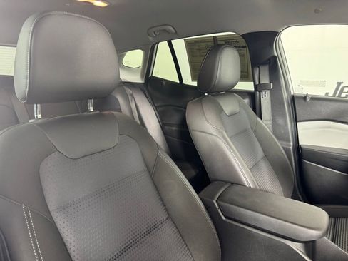 Used 2025 Chevrolet Trax LT w/ LT Convenience Package FWD image 36