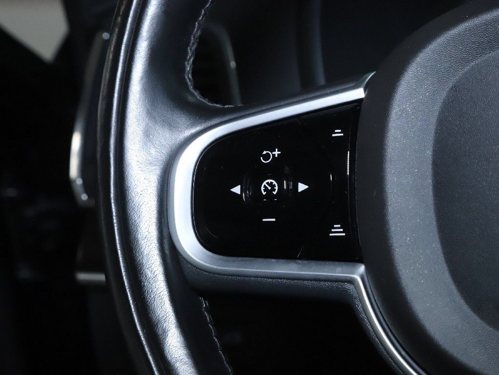 Used 2019 Volvo XC90 T6 Momentum w/ Protection Package Premier AWD/4WD image 23