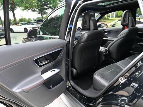 Used 2024 Mercedes-Benz GLC 43 AMG 4MATIC image 34