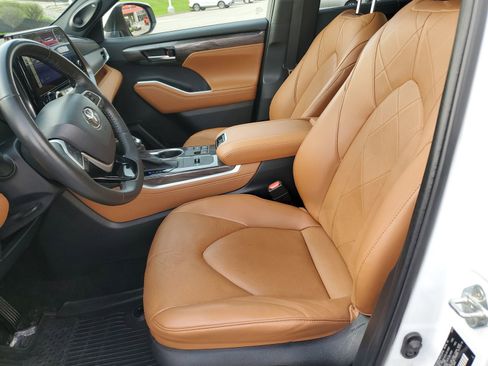 Used 2023 Toyota Highlander Platinum image 18