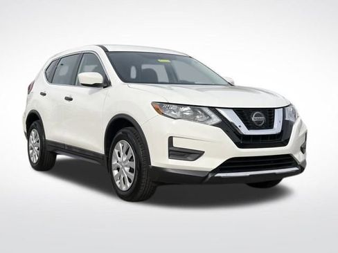 Used 2018 Nissan Rogue S image 1