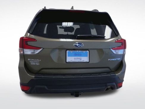Used 2023 Subaru Forester Premium image 7