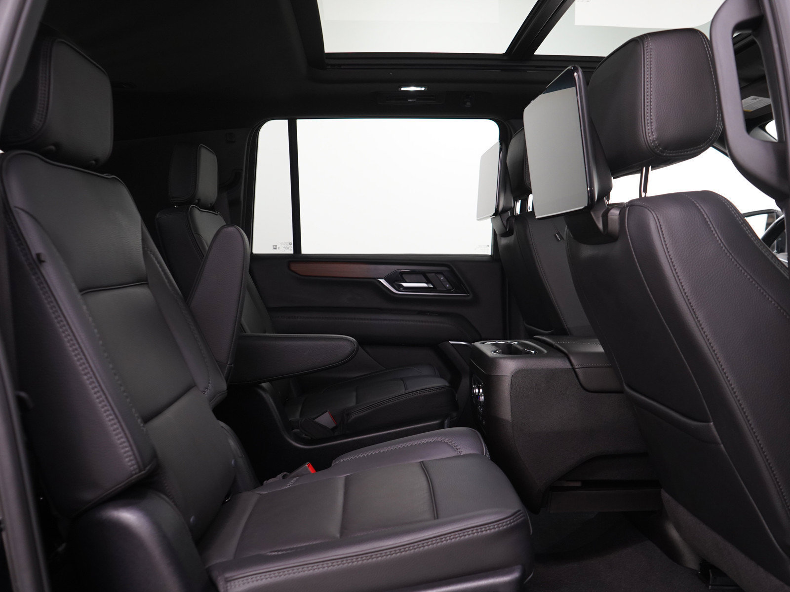 Used 2025 GMC Yukon XL Denali w/ Denali Reserve Package AWD/4WD image 12