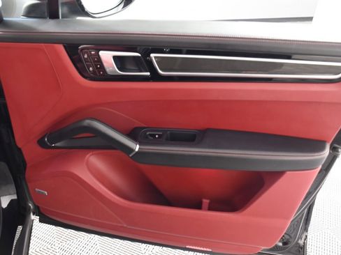 Used 2020 Porsche Cayenne S image 18