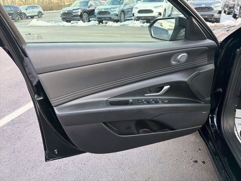 Used 2023 Hyundai Elantra Limited image 19