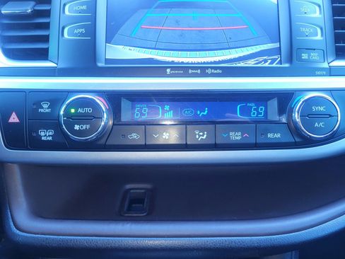 Used 2018 Toyota Highlander XLE image 42