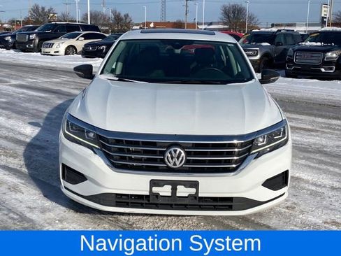 Used 2022 Volkswagen Passat 2.0T image 2