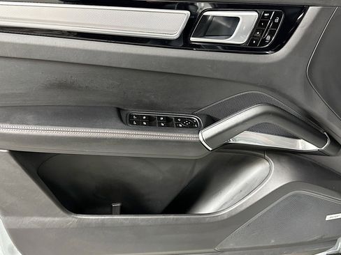 Used 2020 Porsche Cayenne Turbo AWD/4WD image 21