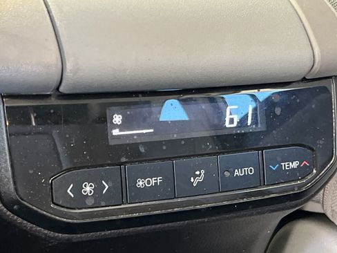 Used 2022 Toyota Highlander L AWD/4WD image 14