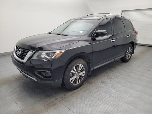Used 2017 Nissan Pathfinder S image 2