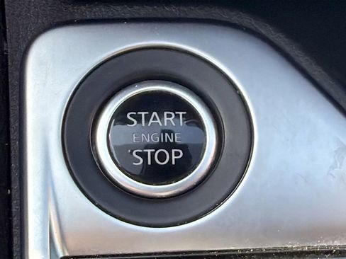 Used 2025 Nissan Sentra SV FWD image 32