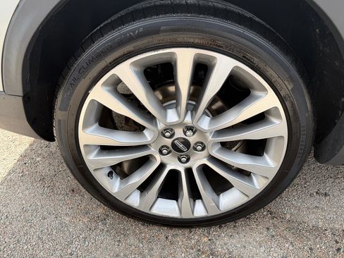 Used 2016 Lincoln MKX Reserve w/ Climate Package AWD/4WD image 8