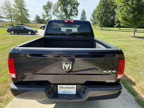 Used 2017 RAM 1500 Express AWD/4WD image 4