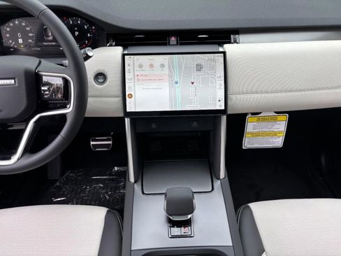 Used 2025 Land Rover Discovery Sport Dynamic SE image 11