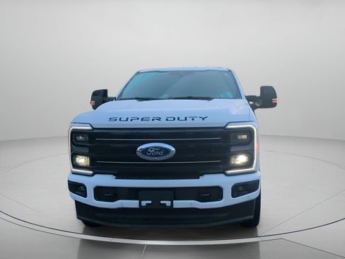 Certified 2025 Ford F250 Platinum w/ FX4 Off-Road Package AWD/4WD image 5