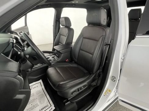Used 2024 Chevrolet Traverse High Country image 33