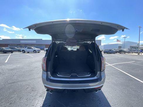 Used 2022 Chevrolet Suburban High Country w/ LPO, Illumination Package AWD/4WD image 25