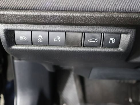 Used 2025 Toyota Camry LE image 31