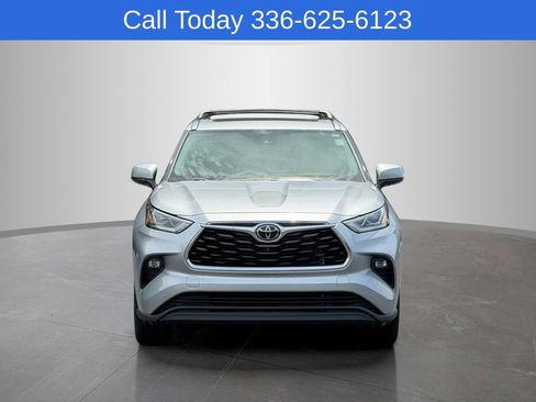 Used 2021 Toyota Highlander Limited FWD image 8