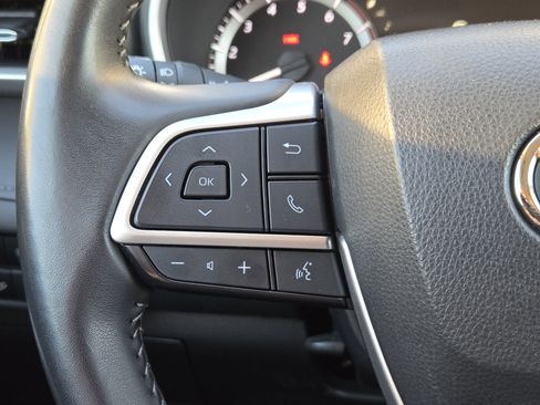 Used 2024 Toyota Highlander XLE image 31