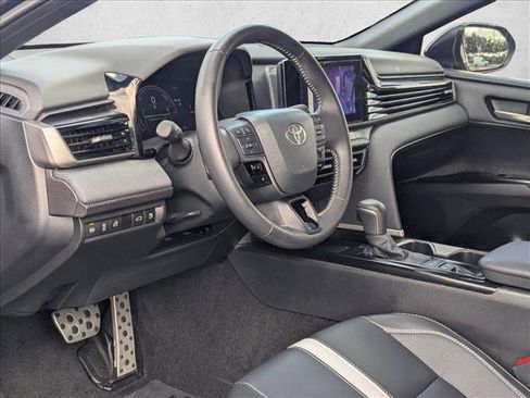 Used 2025 Toyota Camry SE FWD image 9