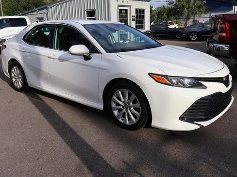 Used 2020 Toyota Camry LE FWD image 3