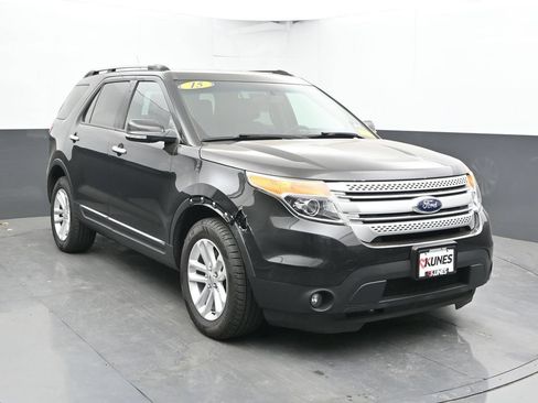 Used 2015 Ford Explorer XLT w/ Equipment Group 201B FWD image 6