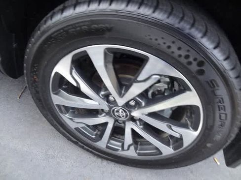 Used 2023 Toyota Corolla Cross XLE image 25