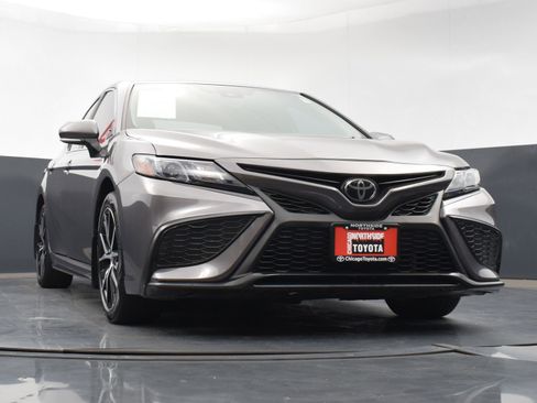 Used 2024 Toyota Camry SE image 29