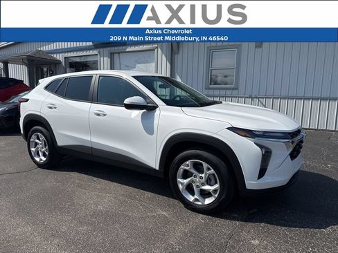 New 2026 Chevrolet Trax LS w/ LS Convenience Package FWD image 1