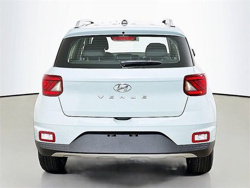 Used 2025 Hyundai Venue SEL image 5