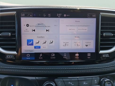 Used 2024 Chrysler Pacifica Touring-L FWD image 20