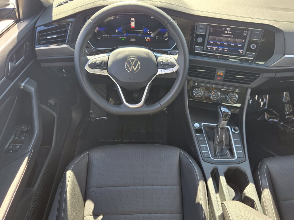 Certified 2023 Volkswagen Jetta SE w/ Panoramic Sunroof Package FWD image 14