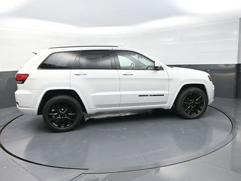 Used 2018 Jeep Grand Cherokee Altitude image 9