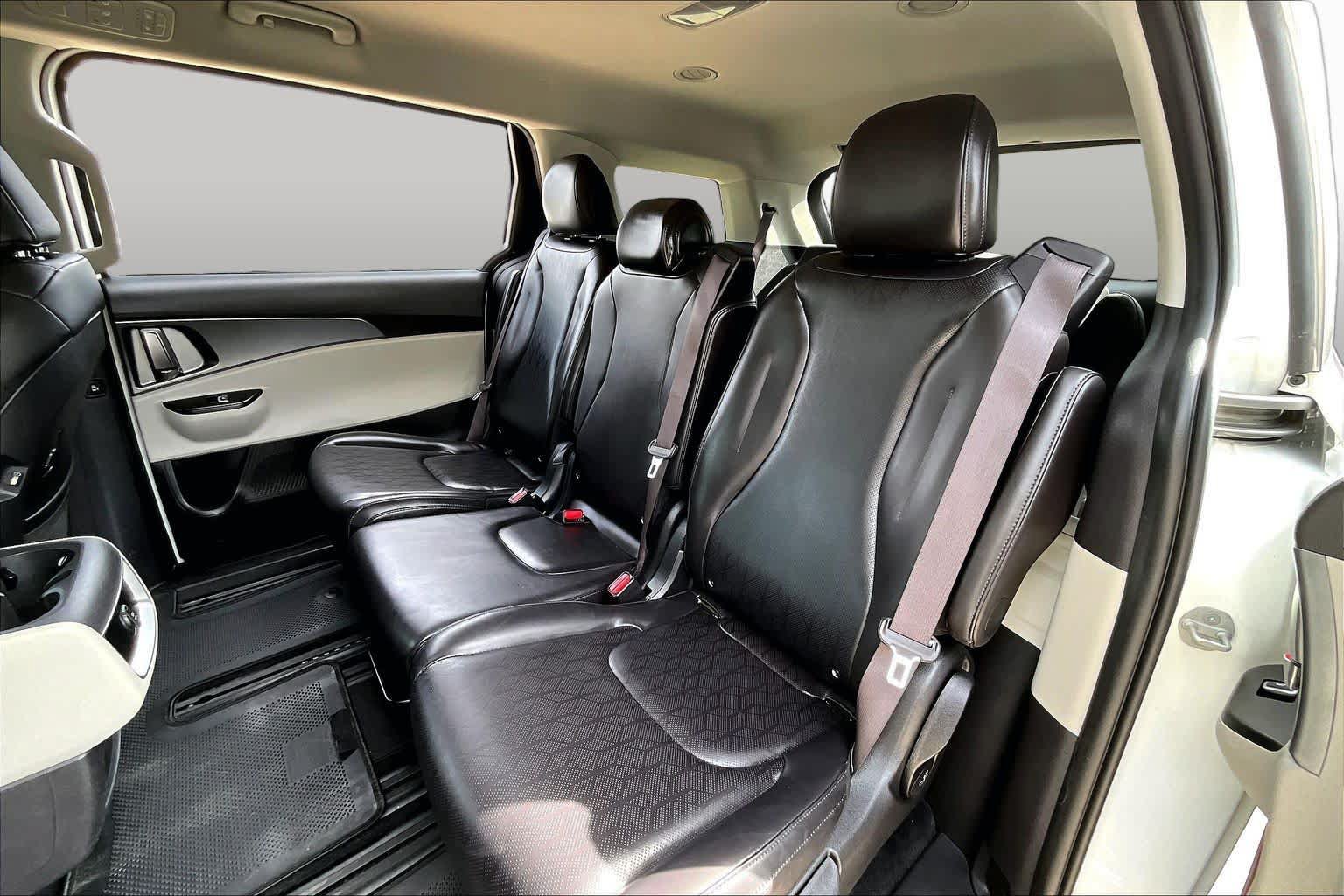 Used 2024 Kia Carnival LX FWD image 20