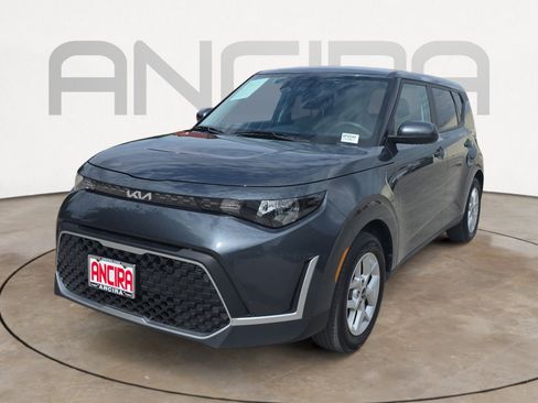 Certified 2025 Kia Soul LX w/ LX Technology Package FWD image 4
