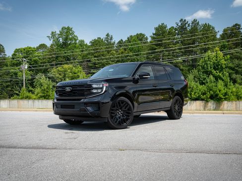 New 2026 Ford Expedition Platinum w/ Stealth Performance Package AWD/4WD image 3