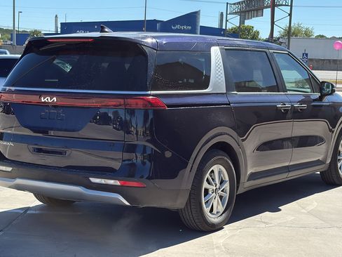 Used 2024 Kia Carnival LX image 5