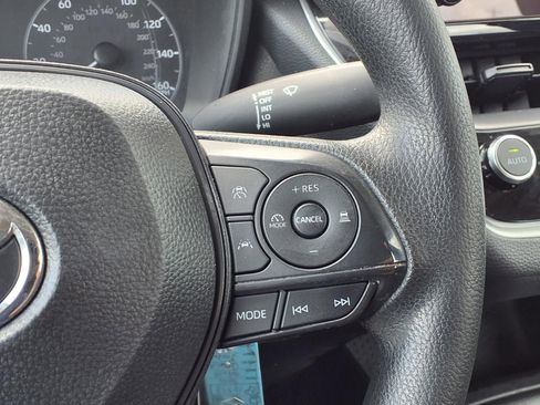 Used 2025 Toyota Corolla LE FWD image 15