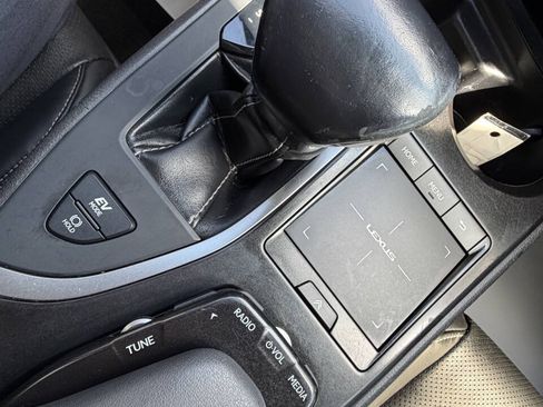 Used 2020 Lexus UX 250h w/ Premium Package AWD/4WD image 20