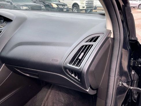 Used 2016 Ford Focus SE w/ Equipment Group 201A image 22