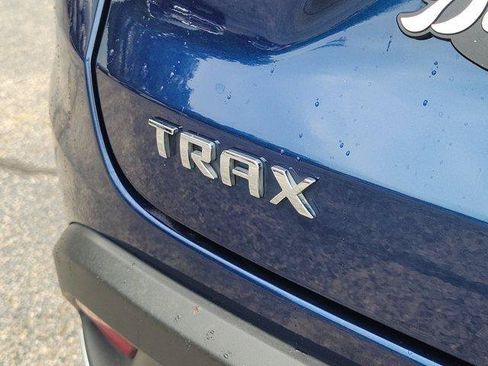 Used 2024 Chevrolet Trax LT w/ Sunroof Package FWD image 6