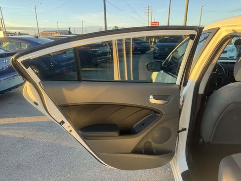 Used 2018 Kia Forte LX image 19
