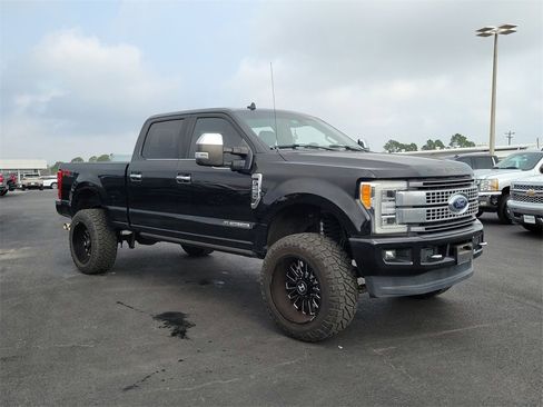 Used 2019 Ford F250 Platinum w/ Platinum Ultimate Package image 19