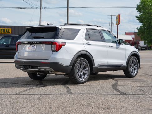 New 2026 Ford Explorer Active w/ Active Comfort Package AWD/4WD image 3