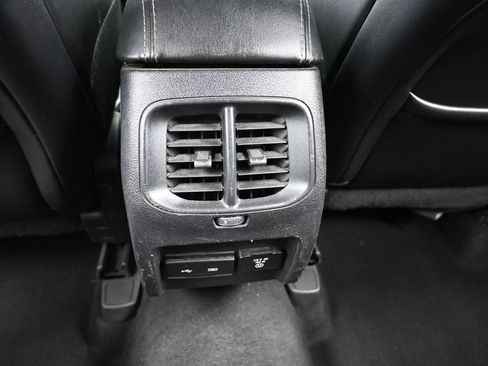 Used 2019 Jeep Cherokee Limited FWD image 33